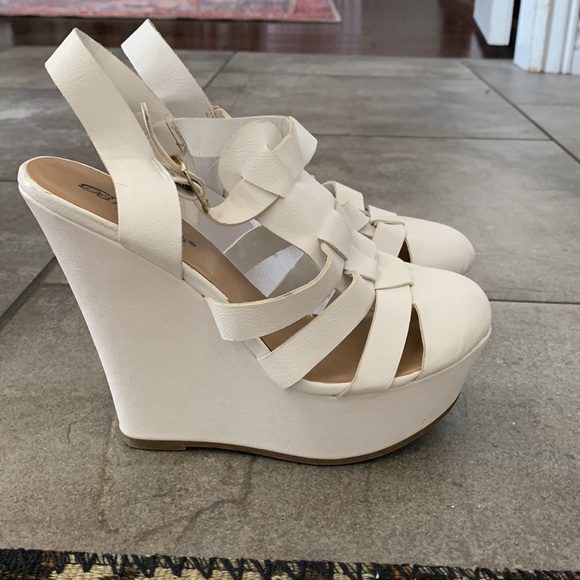 Breckelle’s platform wedged heels white US size 8 - Picture 2 of 6